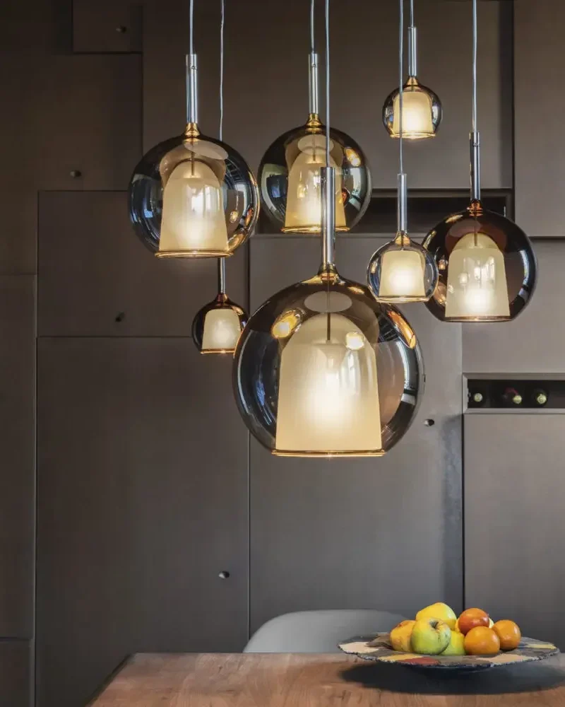 Lampa wisząca kula w eleganckim stylu