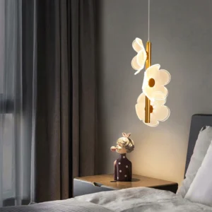 Lampa wisząca w stylu nowoczesnym z kwiatowym motywem