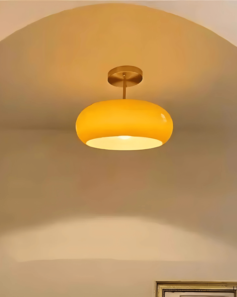 Lampa sufitowa w stylu Bauhaus z kolorowym szkłem