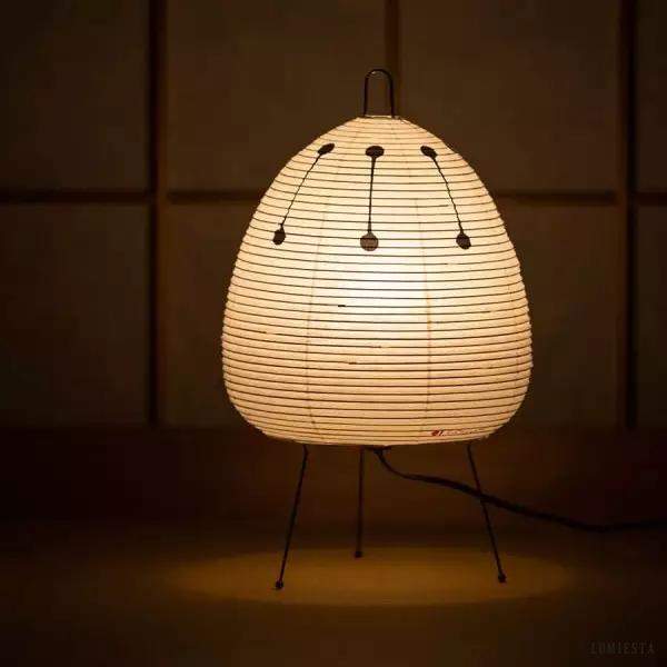 Lampa stołowa Akari 1AD z papieru ryżowego w kształcie jaja