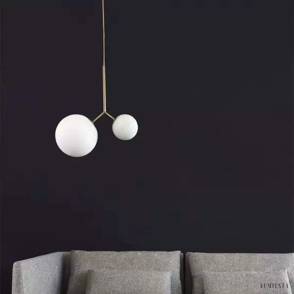 Asymetryczna lampa wisząca Twice z mosiężnymi detalami