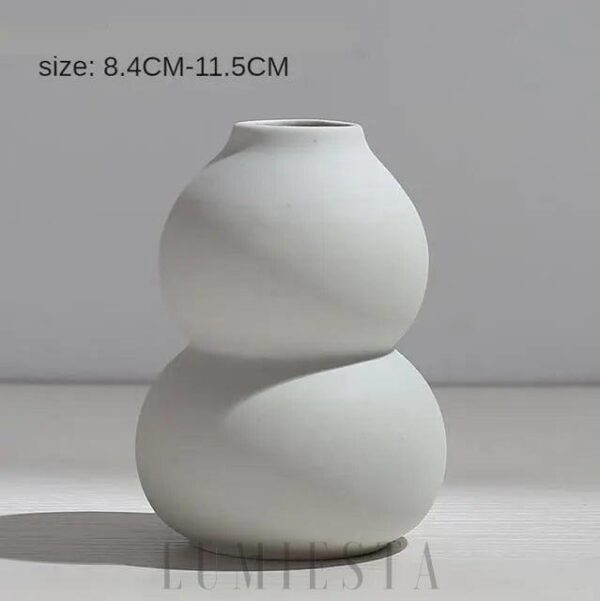 Nowoczesny biały wazon ceramiczny w kształcie figury 12-14 cm