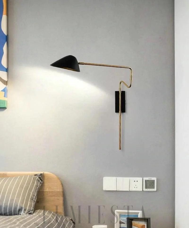 Lampa ścienna z metalowym ramieniem w stylu nowoczesnym