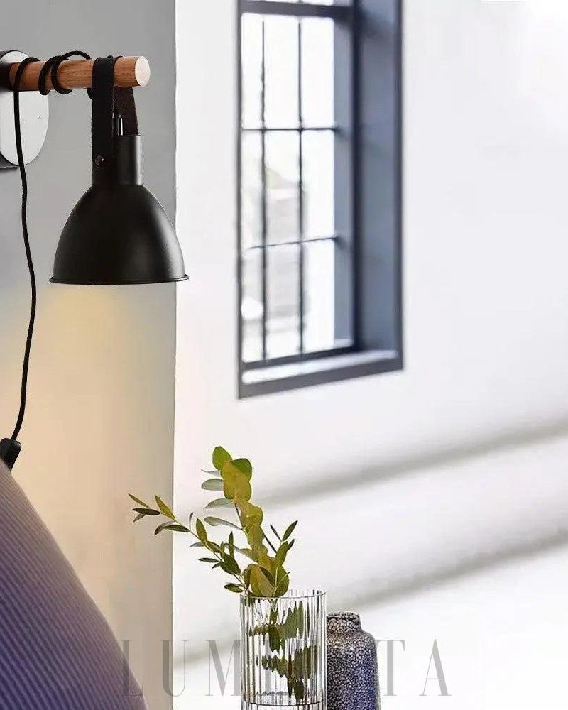 Nowoczesna lampa ścienna czarna z regulowanym kloszem