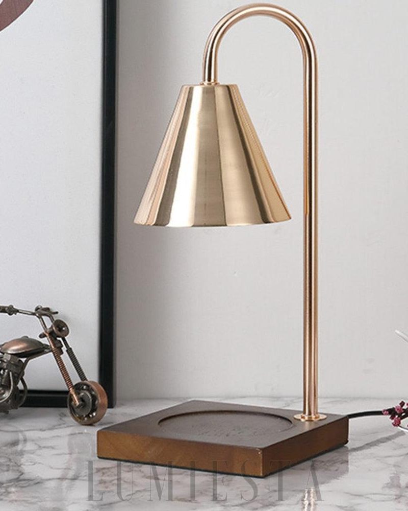 Lampka biurkowa w stylu skandynawskim z metalowym kloszem