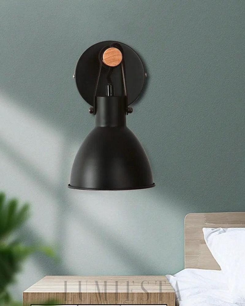 Nowoczesna lampa ścienna czarna z regulowanym kloszem