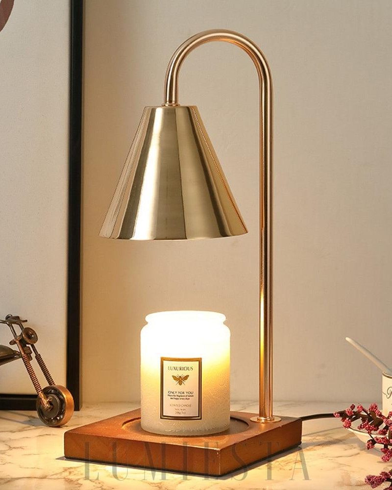 Lampka biurkowa w stylu skandynawskim z metalowym kloszem