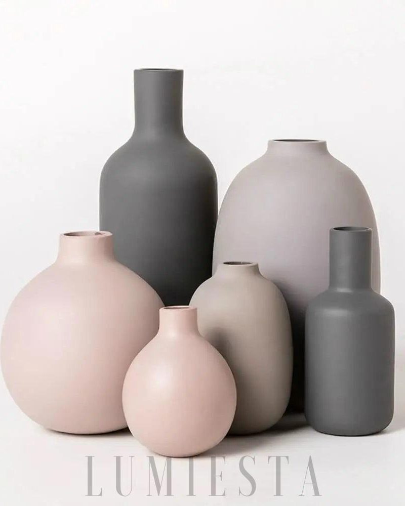 Stylowe wazony ceramiczne w różnych kształtach i kolorach