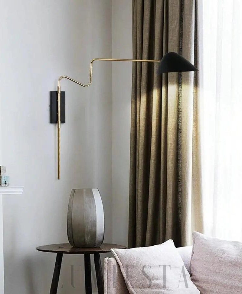 Lampa ścienna z metalowym ramieniem w stylu nowoczesnym