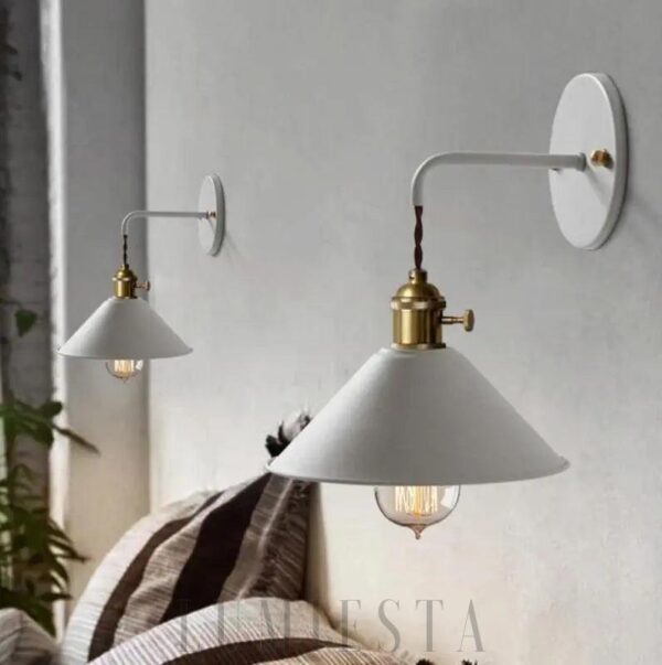Lampa ścienna w stylu skandynawskim z kloszem w kształcie stożka