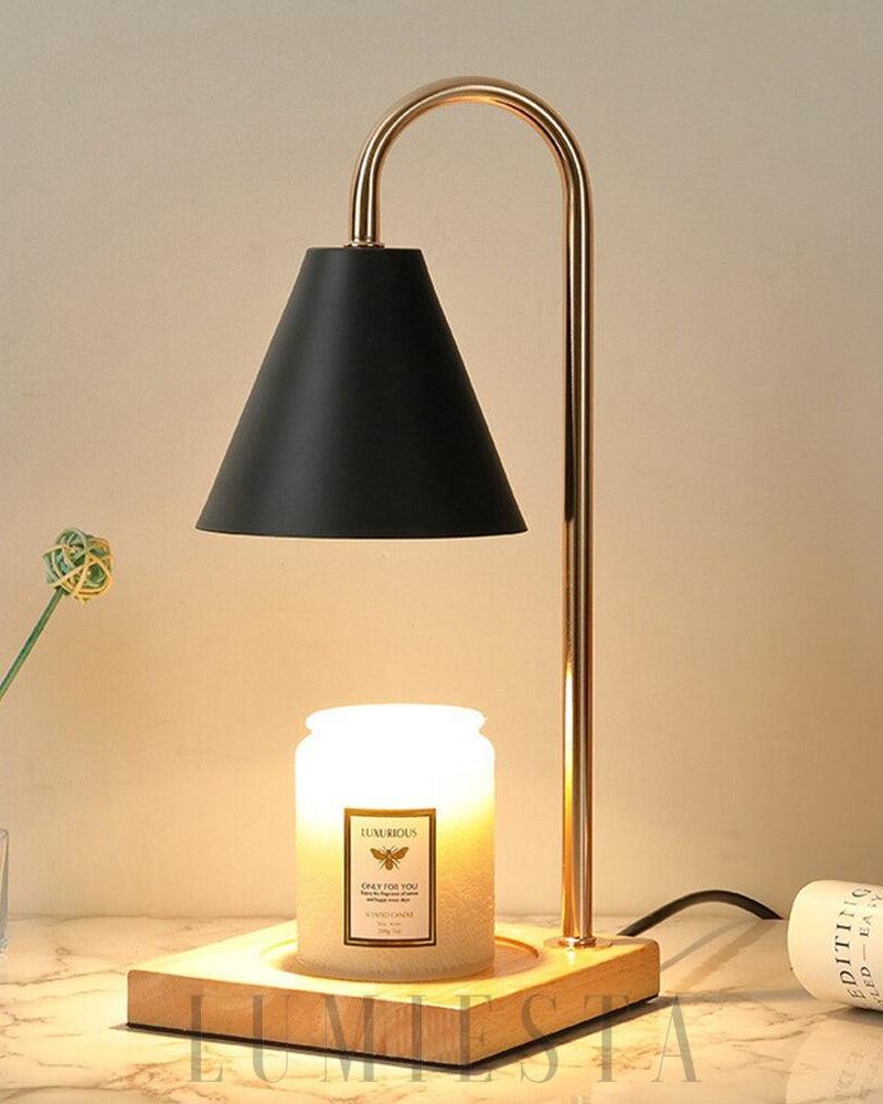 Lampka biurkowa w stylu skandynawskim z metalowym kloszem