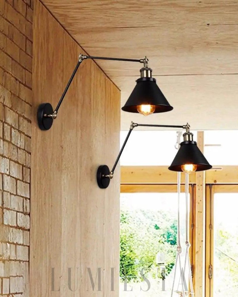 Lampa ścienna z ruchomym ramieniem w industrialnym stylu