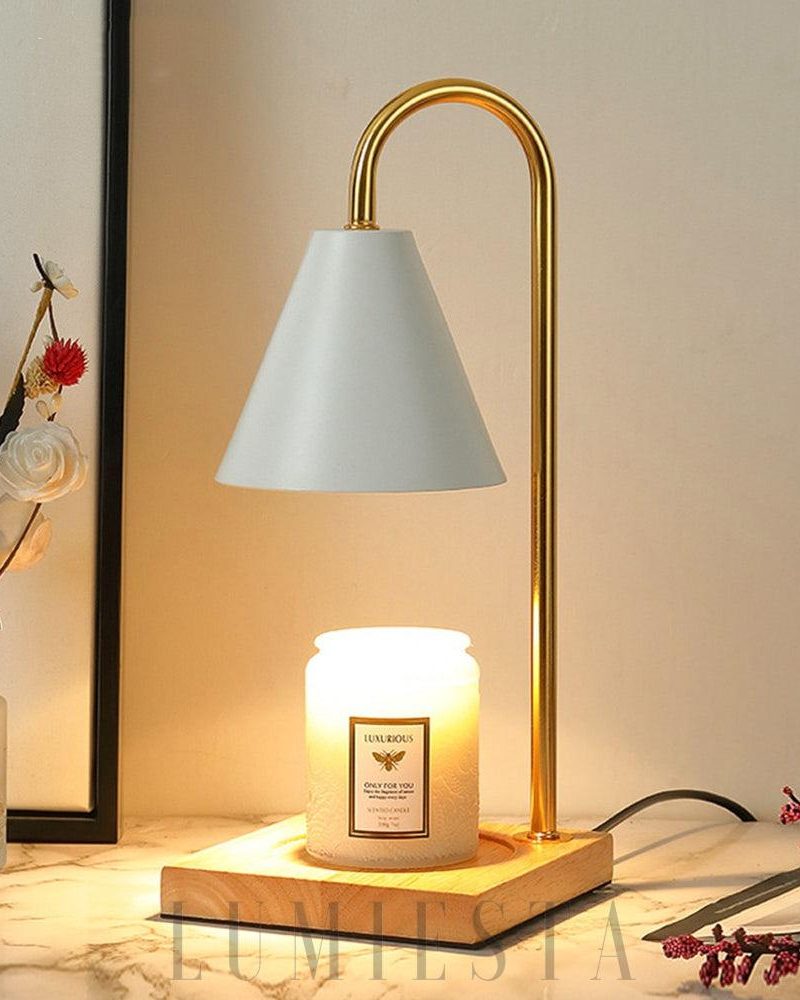 Lampka biurkowa w stylu skandynawskim z metalowym kloszem