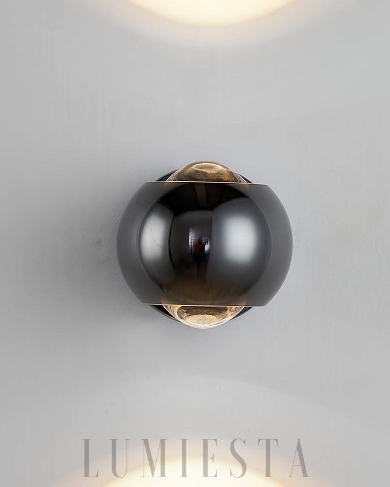 Lampa ścienna kulista złota nowoczesny styl do wnętrz