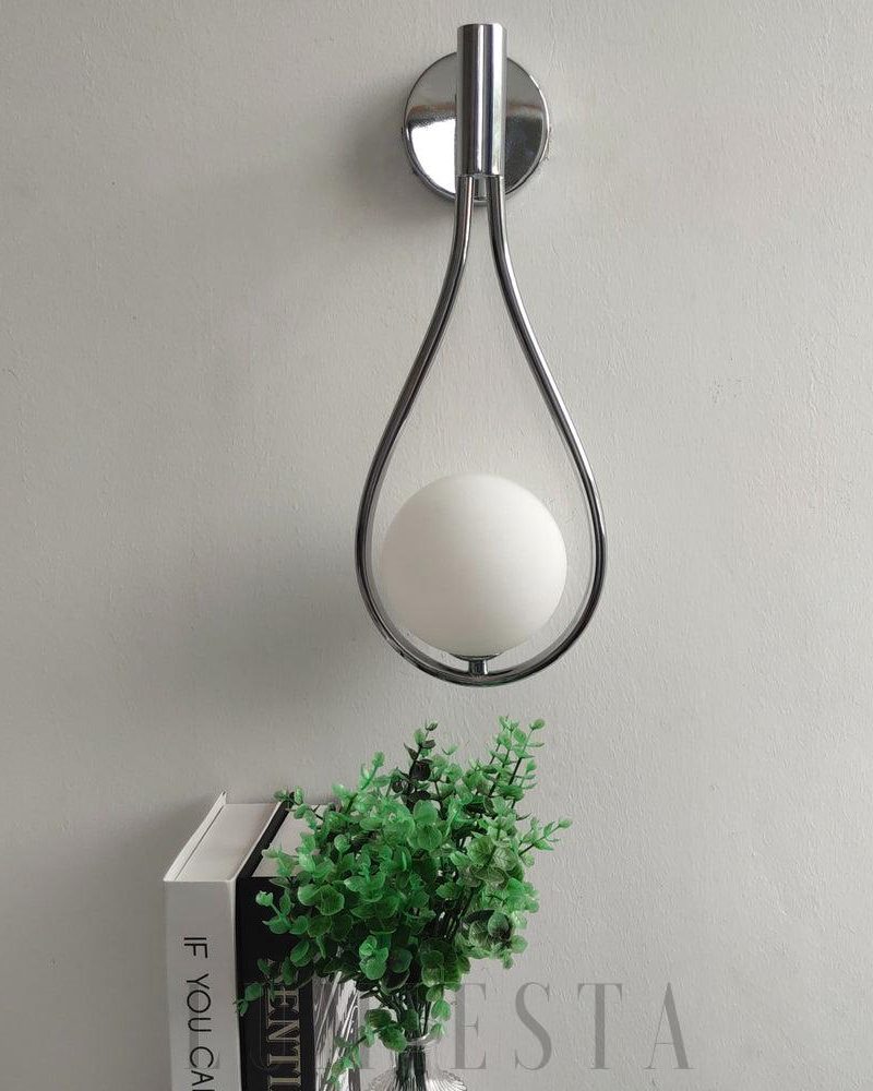 Lampa ścienna w kształcie kropli z okrągłym kloszem