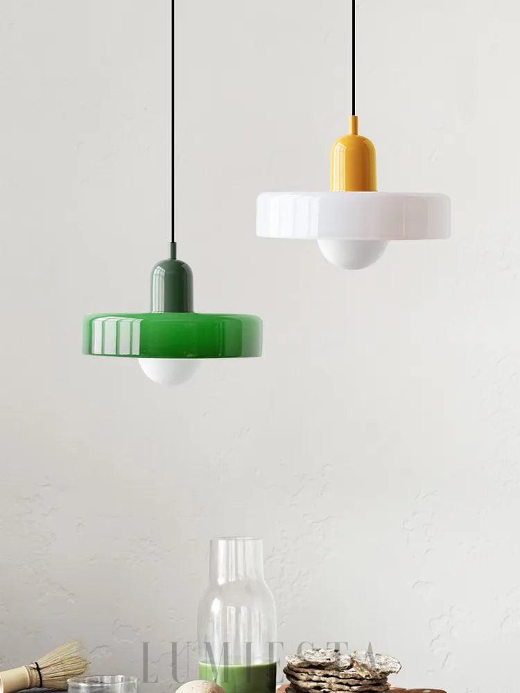 Kolorowa lampa wisząca w stylu retro z okrągłym kloszem