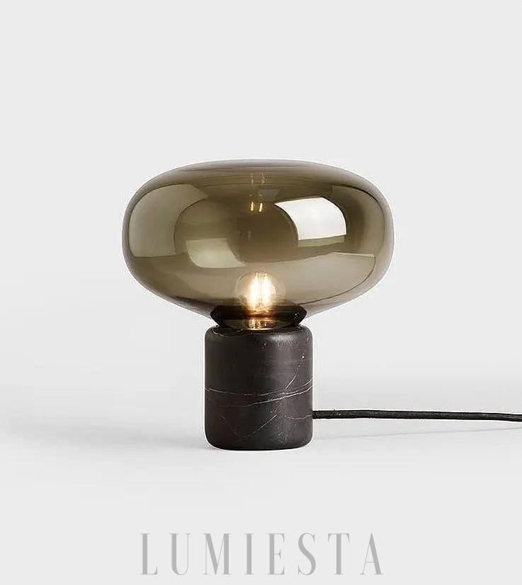Lampa stołowa z dużym kulistym kloszem ze szkła i marmuru
