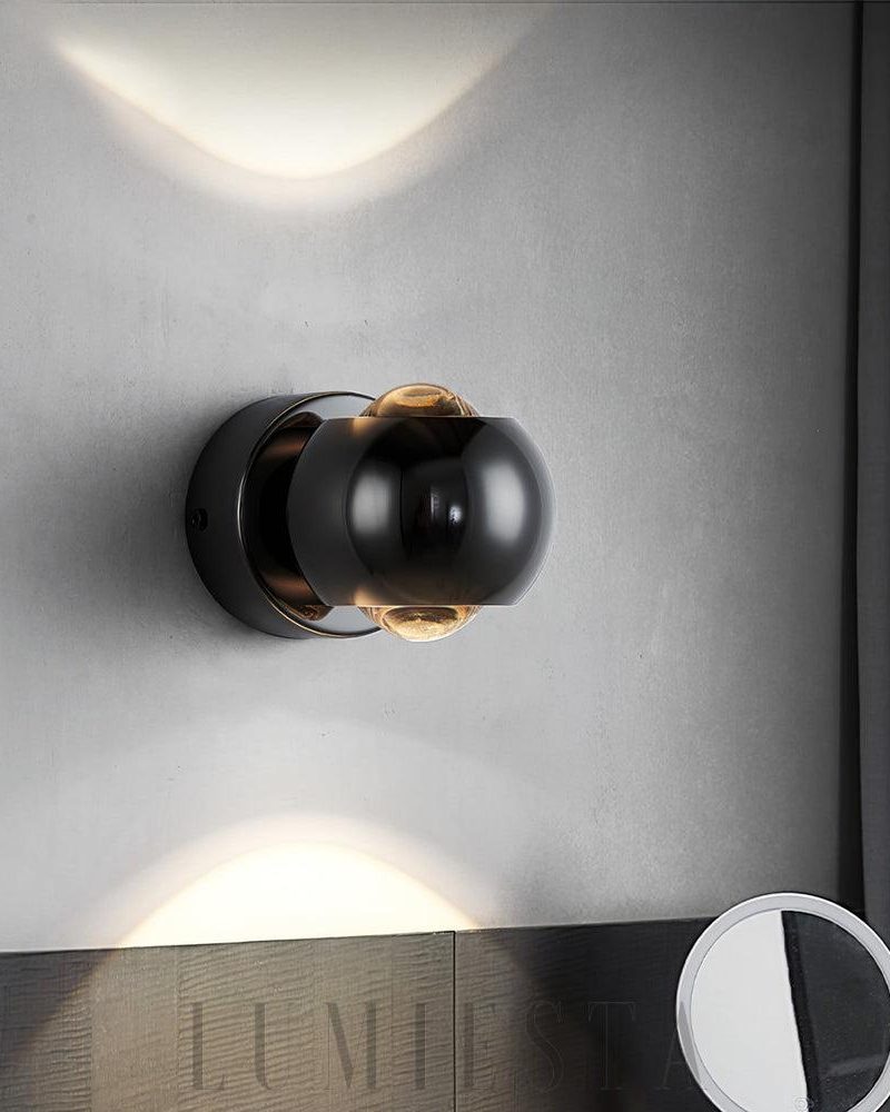 Lampa ścienna kulista złota nowoczesny styl do wnętrz