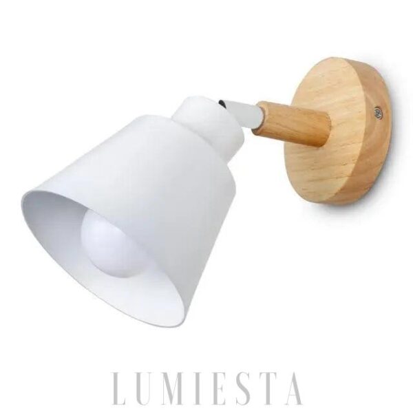 Stylowa lampa ścienna z metalowym kloszem i drewnianą podstawą