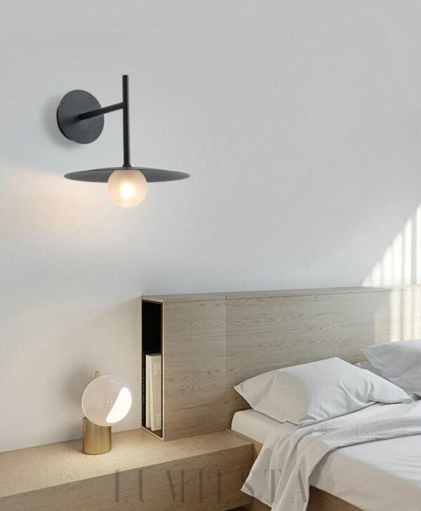 Nowoczesna lampa ścienna w minimalistycznym stylu