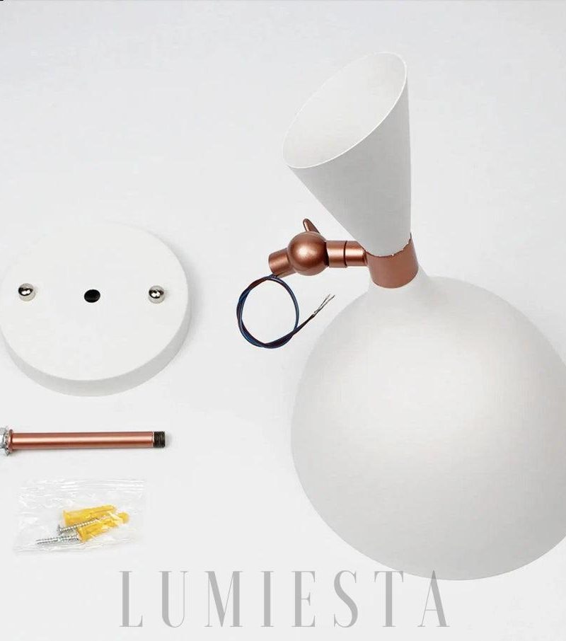 Lampa ścienna w stylu skandynawskim z regulowanym kloszem