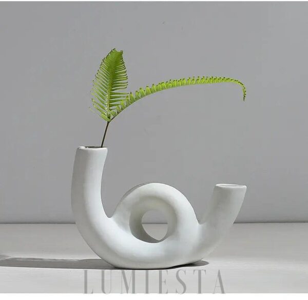 Nowoczesny biały wazon ceramiczny w kształcie figury 12-14 cm
