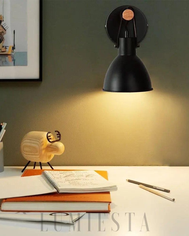 Nowoczesna lampa ścienna czarna z regulowanym kloszem