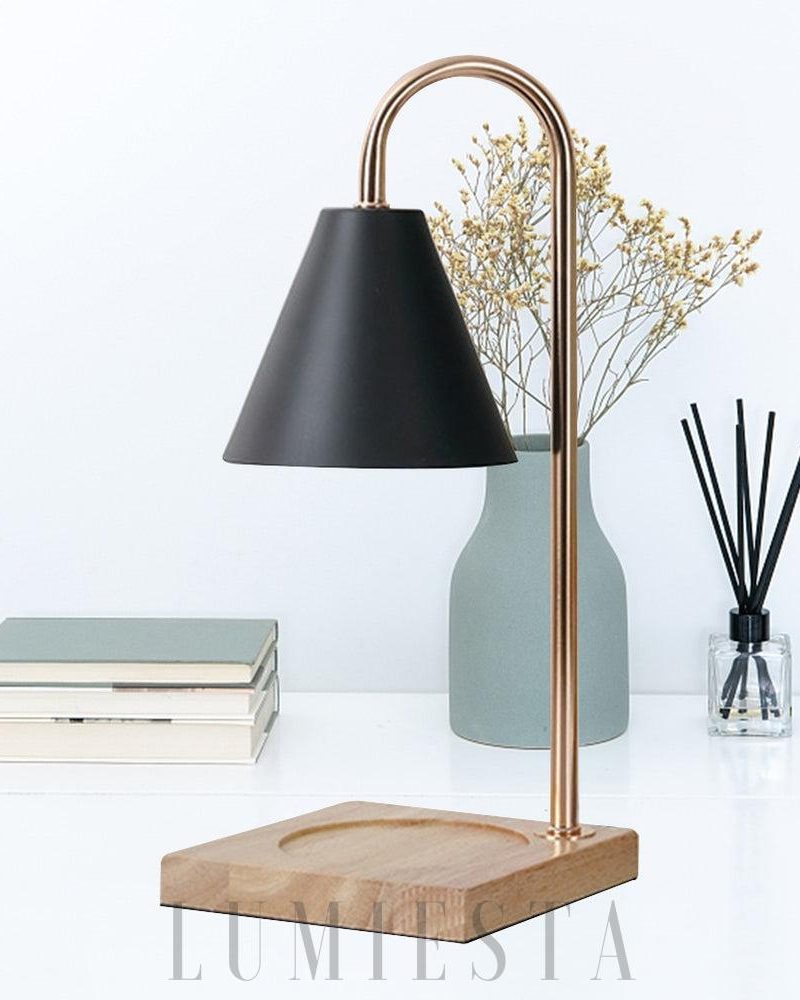Lampka biurkowa w stylu skandynawskim z metalowym kloszem