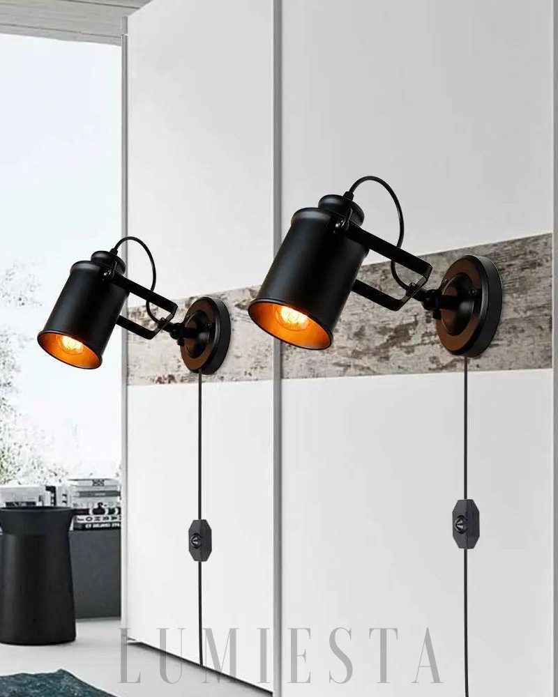 Nowoczesna lampa ścienna z regulowanym kloszem czarna