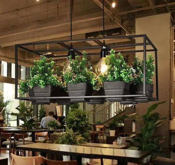 Lampa wisząca z roślinami w nowoczesnym stylu industrialnym