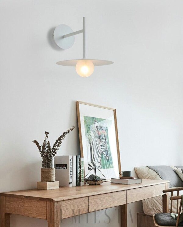 Nowoczesna lampa ścienna w minimalistycznym stylu
