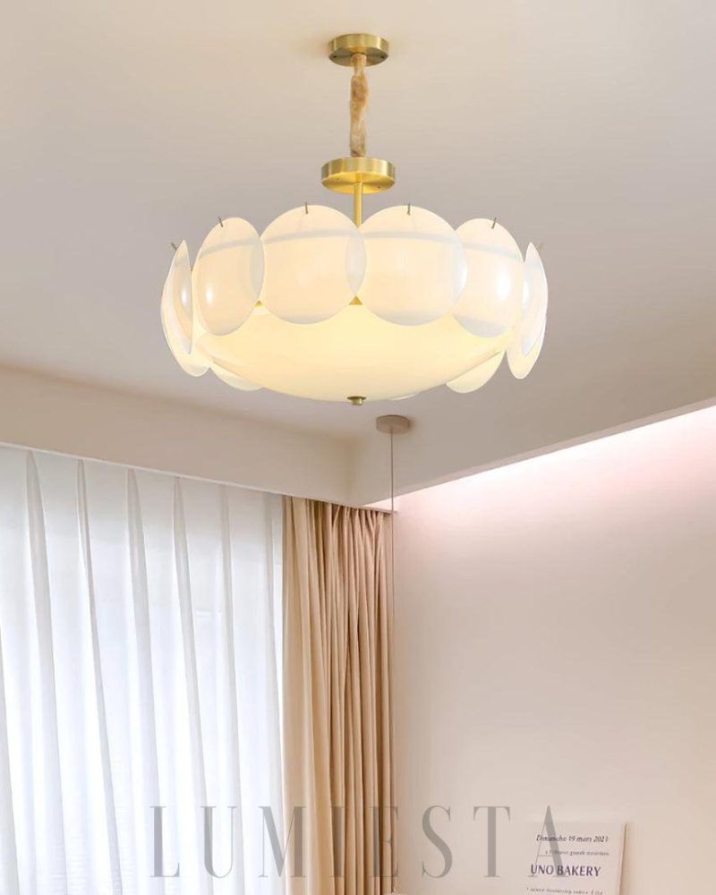 Lampa sufitowa Selene w stylu mosiężnym z szklanym kloszem