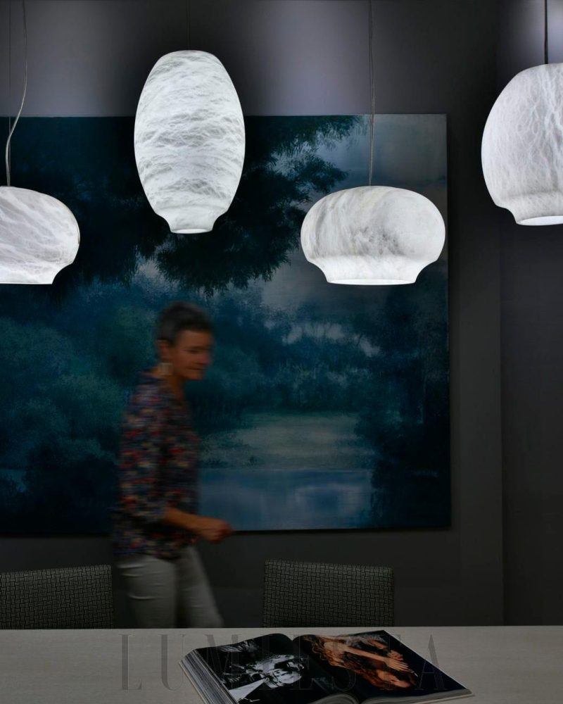 Lampa wisząca Camille w eleganckim kształcie alabastru