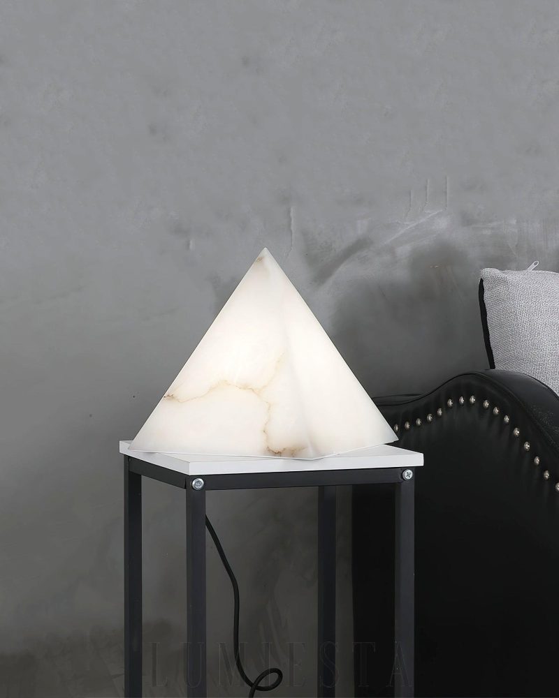 Lampa stołowa w kształcie piramidy z alabastru 20cm biały