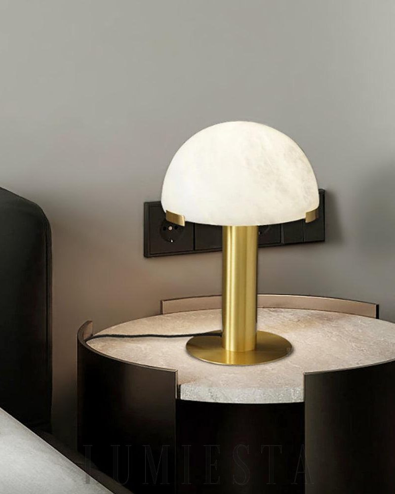 Lampa stołowa w kształcie hemisfery z alabastru w kolorze złotym i białym