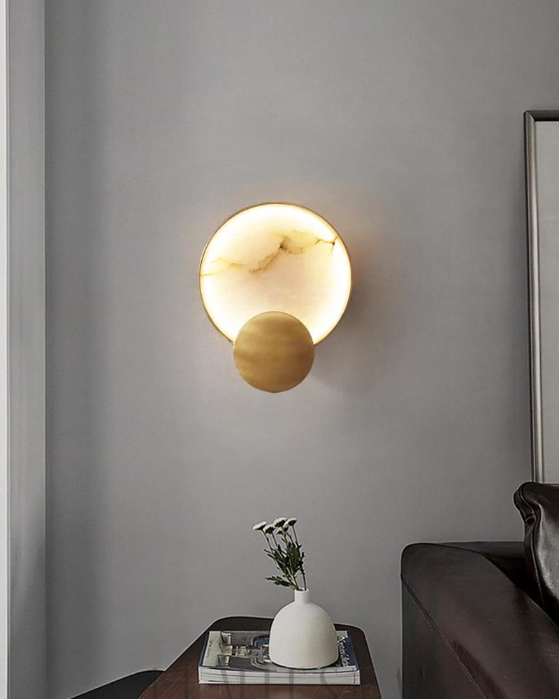 Lampa ścienna z marmuru w stylu nowoczesnym złota i biała