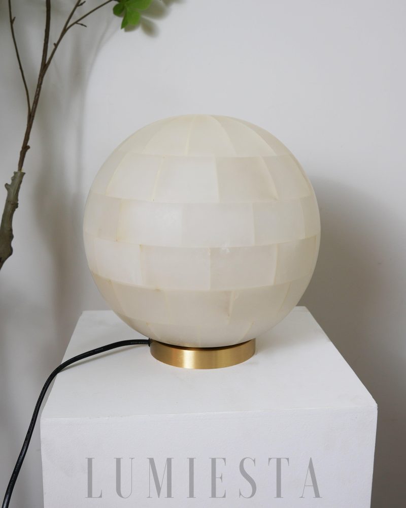 Lampa stołowa kula alabastrowa w mosiężnej podstawie 28cm
