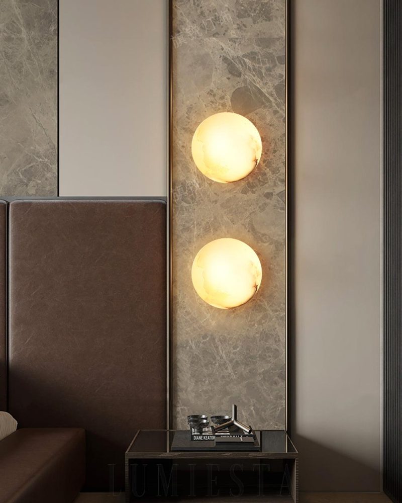 Elegancka lampa ścienna Alabaster w kształcie kuli Biały Złoty