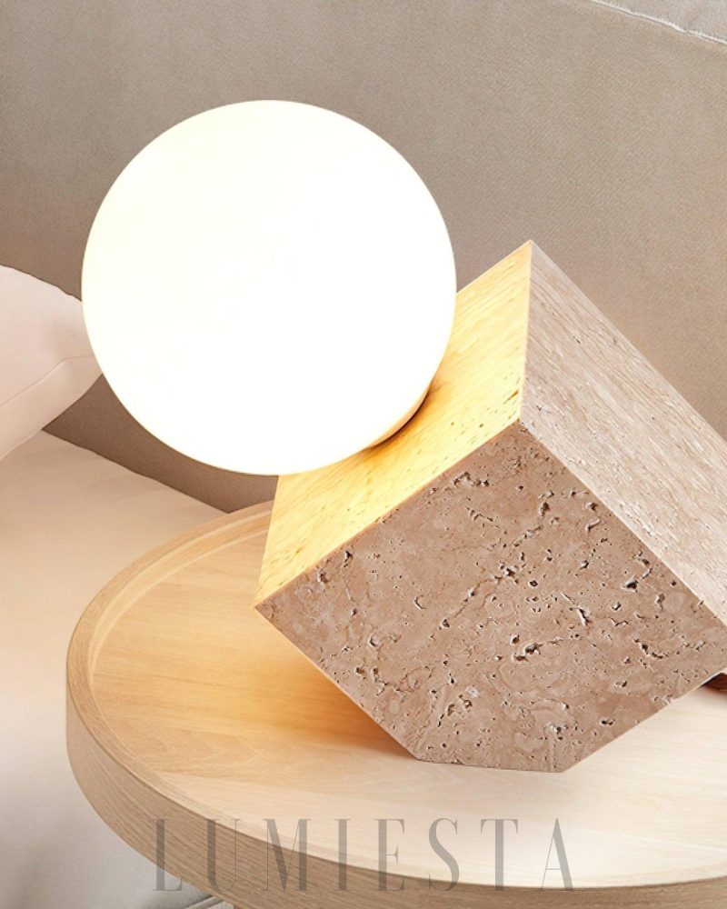 Lampa stołowa z kamienia trawertynowego w minimalistycznym stylu