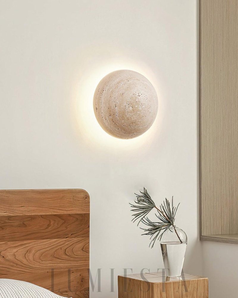 Lampa ścienna Luna okrągła z travertynu w kolorze beżowym