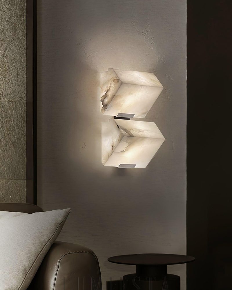 Nowoczesna lampa ścienna Alabaster z czarnym i białym wykończeniem