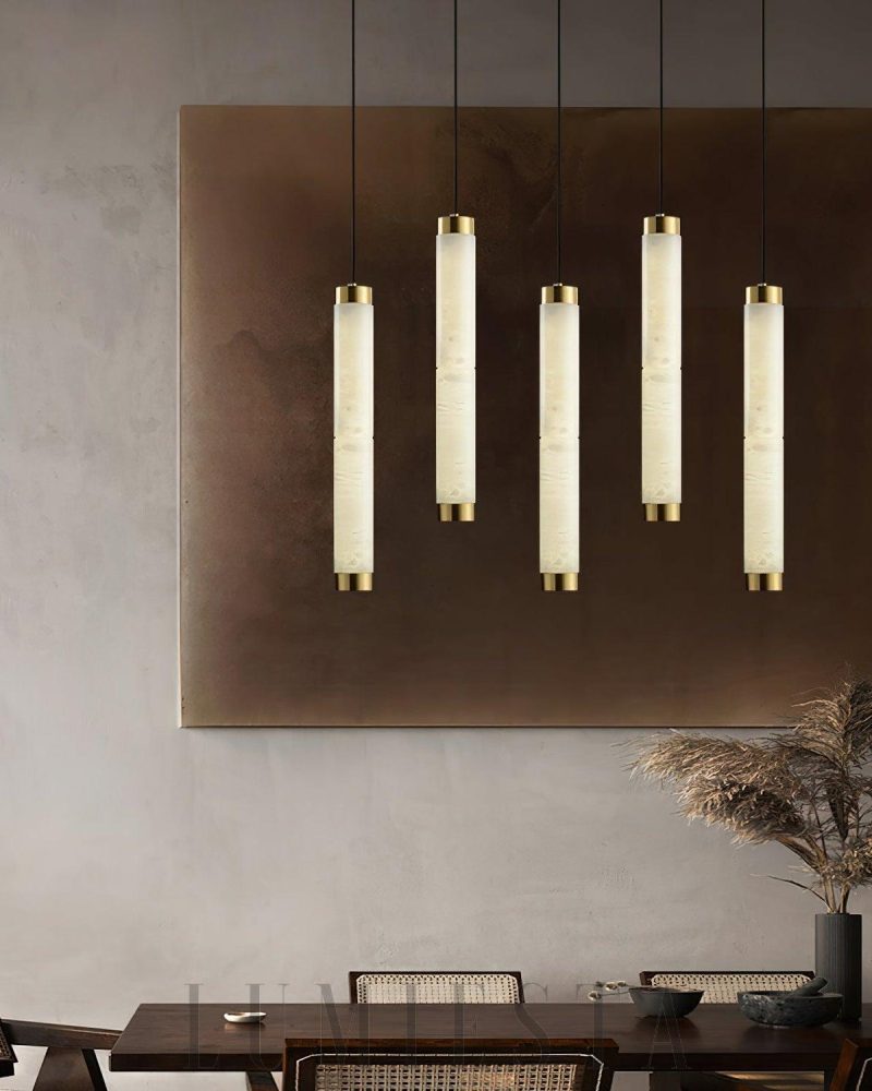 Lampa wisząca Strip Alabaster w eleganckim stylu marmurowym