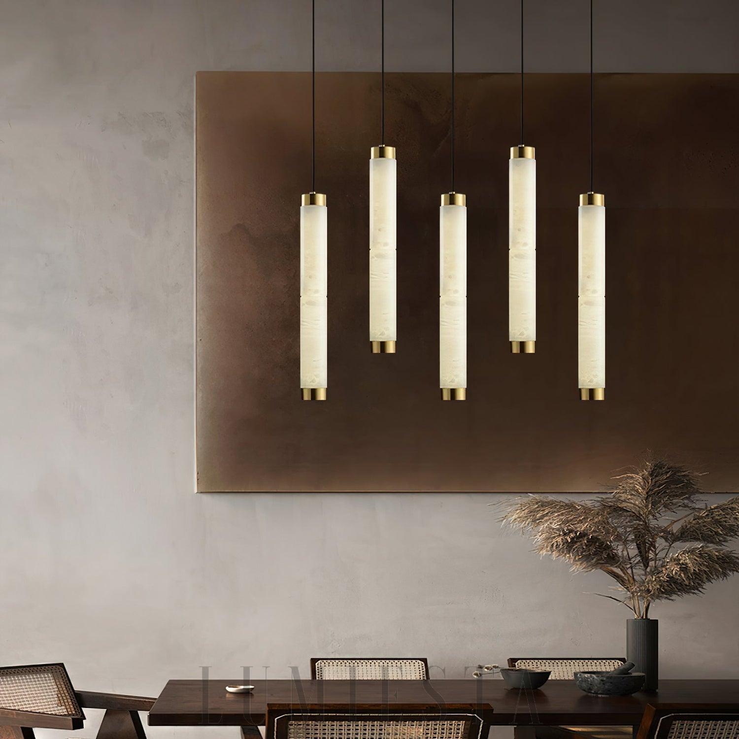 Lampa wisząca Strip Alabaster w eleganckim stylu marmurowym