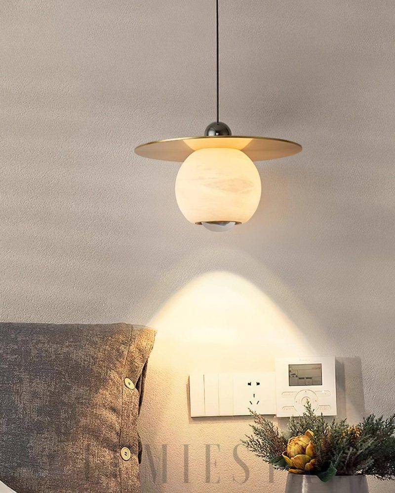 Lampa wisząca Flavas w stylu nowoczesnym z alabastru i mosiądzu