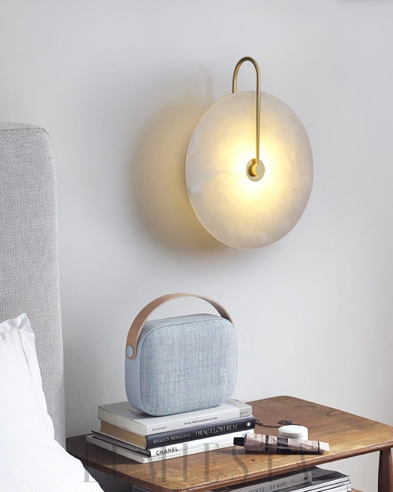 Lampa ścienna okrągła z alabastru w kolorze złotym i białym