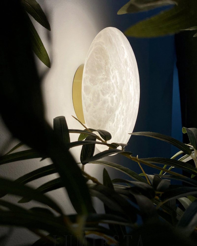 Lampa ścienna z marmuru hiszpańskiego w mosiężnej oprawie