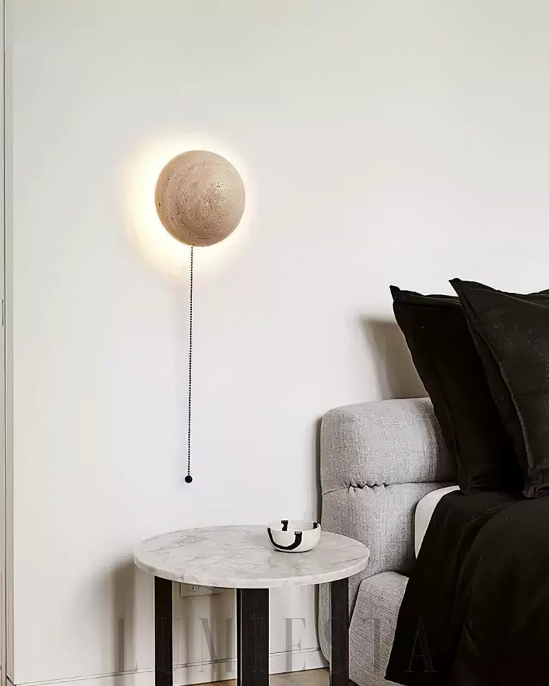 Lampa ścienna Luna okrągła z travertynu w kolorze beżowym
