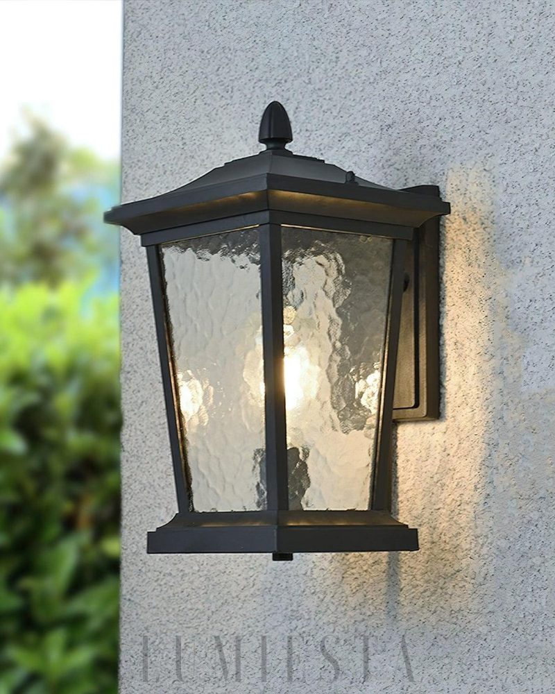 Lampa ścienna w kształcie klatki dla ptaków z szkła na zewnątrz
