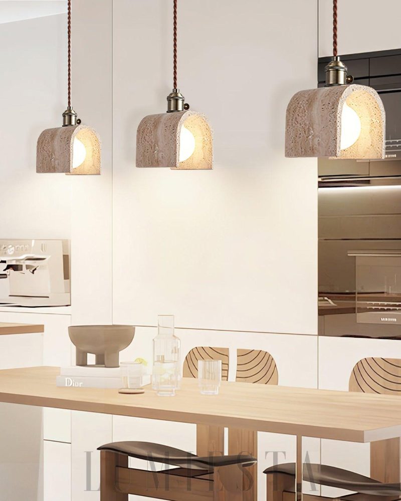 Lampa wisząca Alagusmo z travertynu w stylu minimalistycznym
