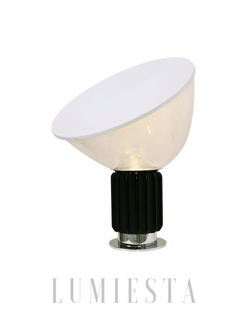 Lampa stołowa Taccia z przezroczystym kloszem i eleganckim designem